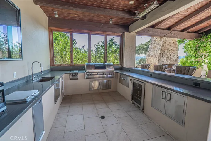 With the Central Coast’s beautiful weather, outdoor entertaining is a must — and this BBQ area is truly one of the best.