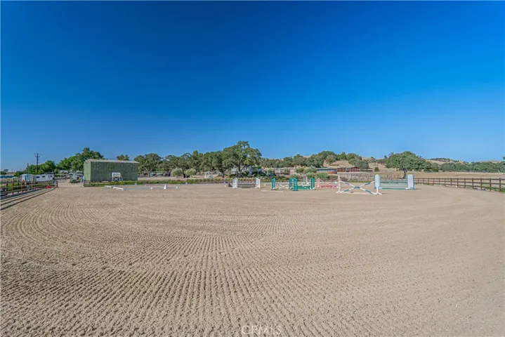 This arena features a top of the line Arion Ebb and Flow system — a German-engineered underground watering system that delivers consistent, even hydration from below, ensuring optimal footing and dust control year-round.