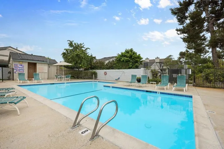8112 Caminito Gianna, La Jolla, California 92037