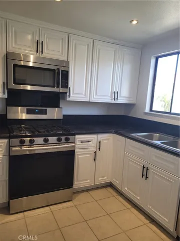 Lots of storage in kitchen