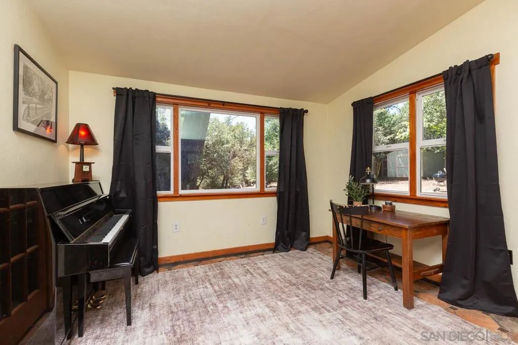 4470 Pine Ridge Avenue, Julian, California 92036 home-pic-3