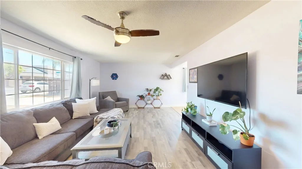18271 Treleven Avenue, Lake Elsinore, California 92530 home-pic-1