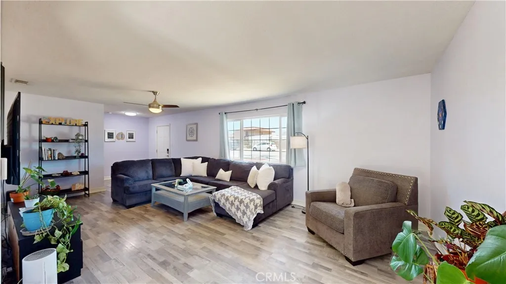 18271 Treleven Avenue, Lake Elsinore, California 92530 home-pic-3