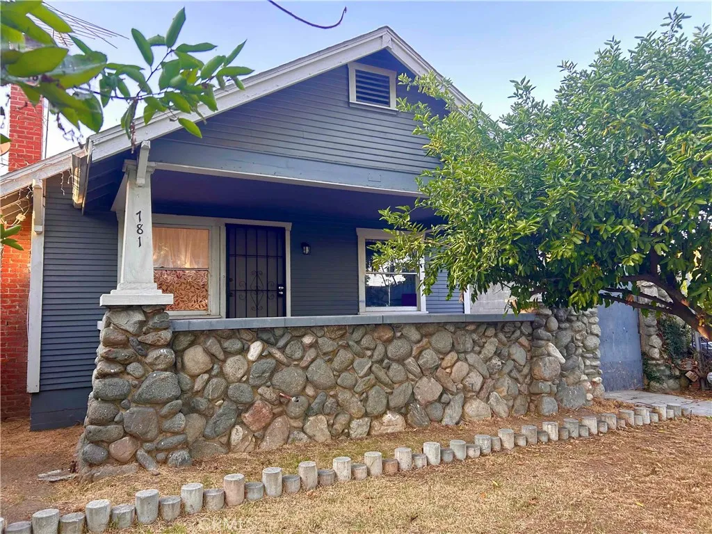 781 W Center Street, Pomona, California 91768, 2 Bedrooms Bedrooms, ,1 BathroomBathrooms,Residential,For Sale,Center,CV25168905