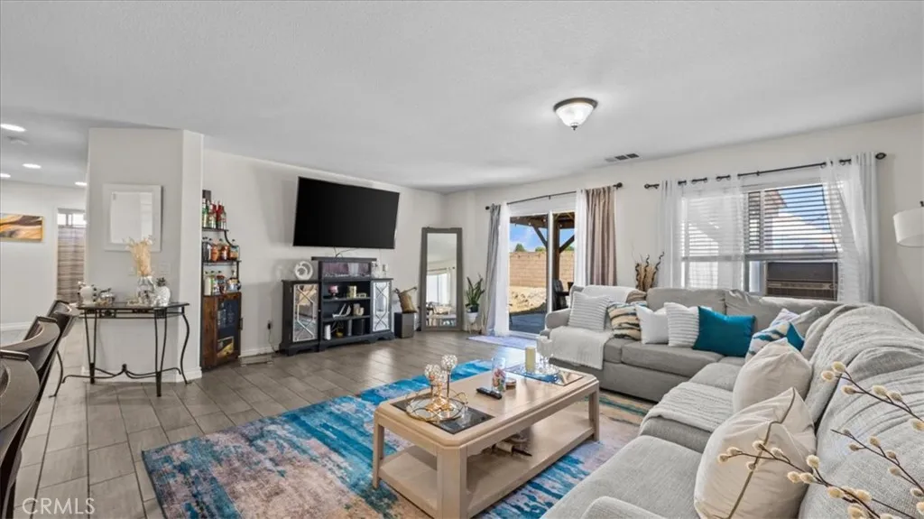 44702 Avenida Linda, Lancaster, California 93535 home-pic-5