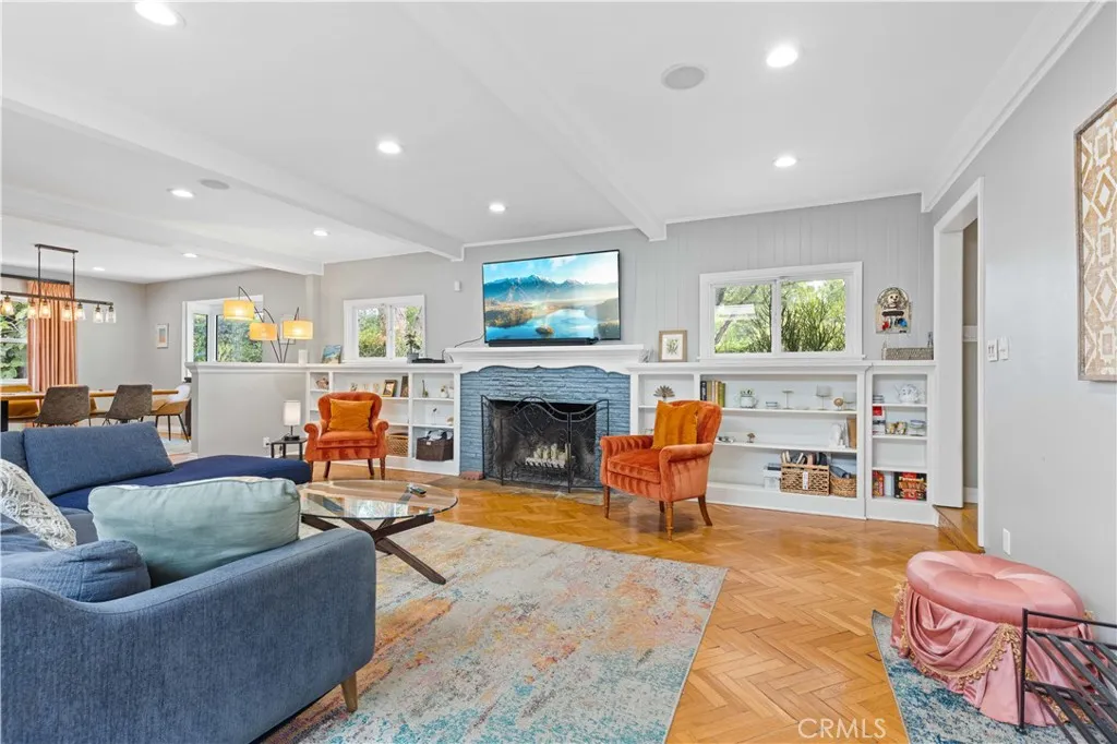 13405 Tiara Street, Valley Glen, California 91401 home-pic-16