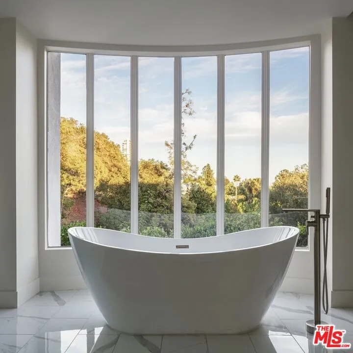 510 Stonewood Drive, Beverly Hills, California 90210 home-pic-11