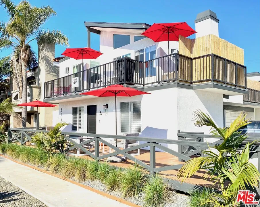 213 17th Street A, Huntington Beach, California 92648, 3 Bedrooms Bedrooms, ,2 BathroomsBathrooms,Residential Lease,For Rent,17th,25570845