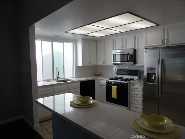 23194 Villena, Mission Viejo, California 92692