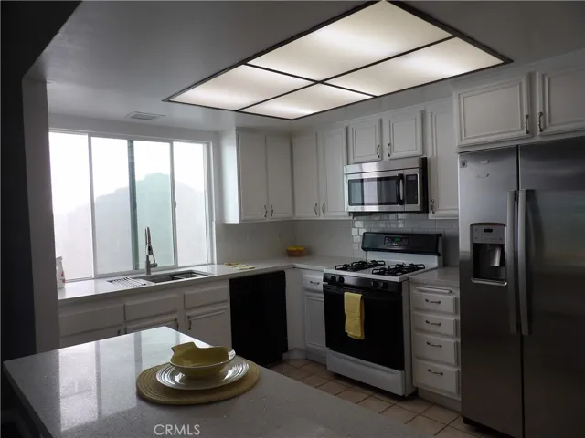 23194 Villena, Mission Viejo, California 92692