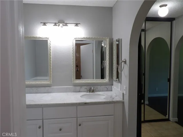 23194 Villena, Mission Viejo, California 92692