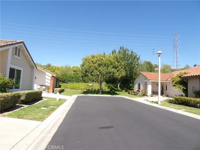 Only 6 homes on this Cul-de-sac