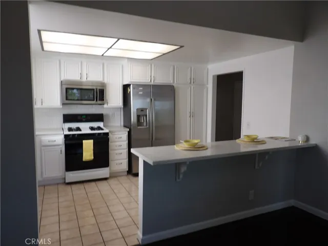 NEW: Quartz counters, refrigerator, full size washer/dryer