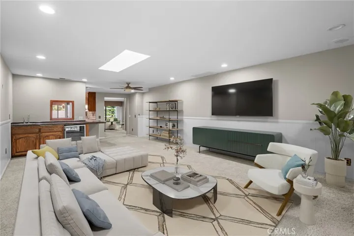 Family Room, wet bar