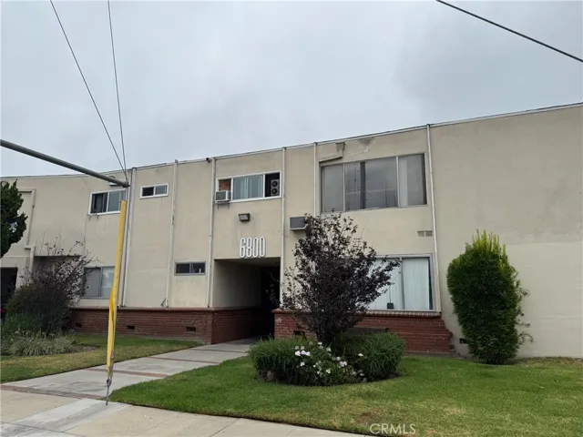 6800 Varna Avenue, Van Nuys, California 91405