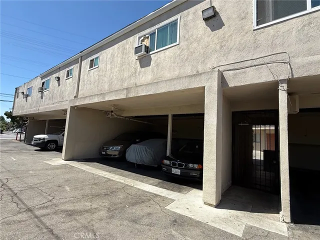 6800 Varna Avenue, Van Nuys, California 91405