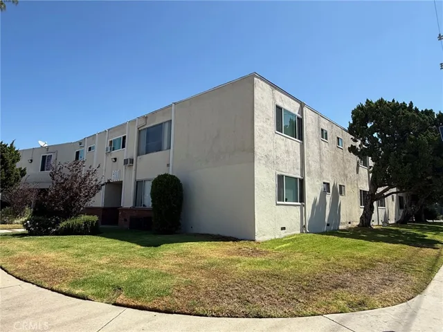 6800 Varna Avenue, Van Nuys, California 91405