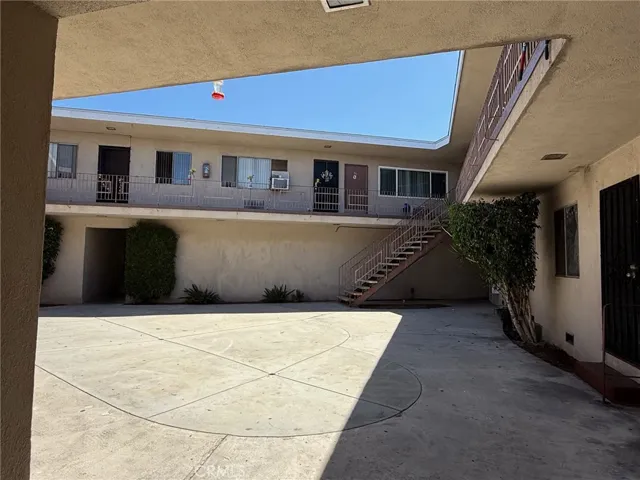 6800 Varna Avenue, Van Nuys, California 91405