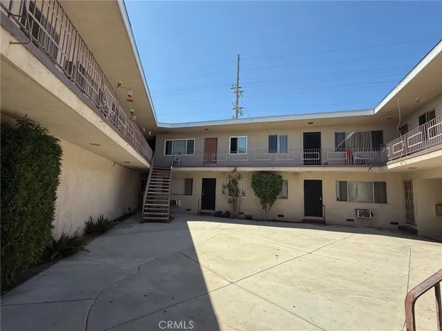 6800 Varna Avenue, Van Nuys, California 91405