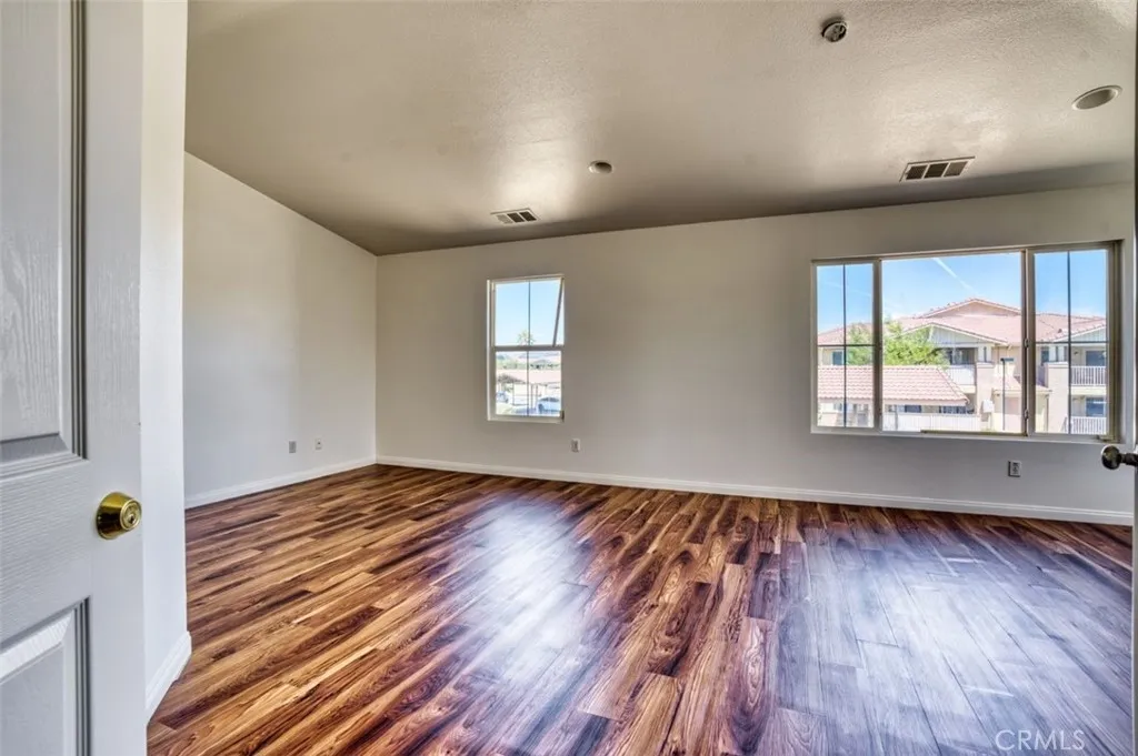 37928 Pisces Circle, Palmdale, California 93552 home-pic-16