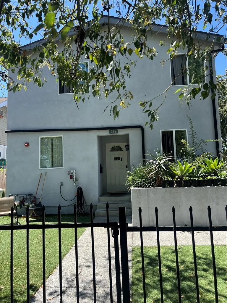 972 E 42nd Place, Los Angeles, California 90011 home-pic-2