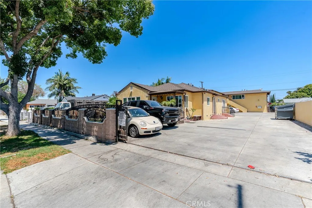 6019 Gotham Street, Bell Gardens, California 90201, ,Residential Income,For Sale,Gotham,AR25169592