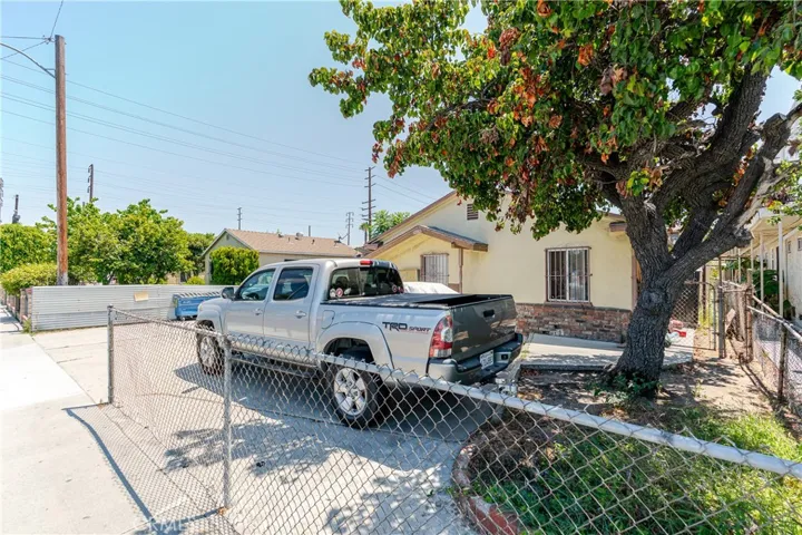 6210 Heliotrope Avenue, Bell, California 90201