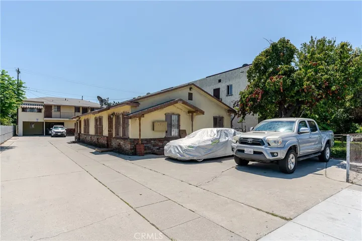 6210 Heliotrope Avenue, Bell, California 90201