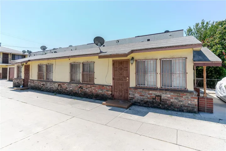 6210 Heliotrope Avenue, Bell, California 90201