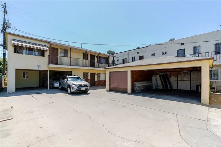 6210 Heliotrope Avenue, Bell, California 90201