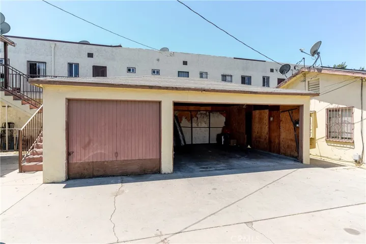 6210 Heliotrope Avenue, Bell, California 90201