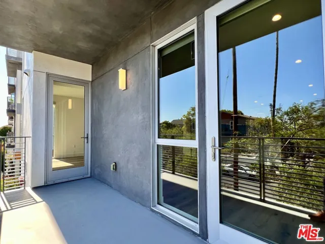 5801 Camerford Avenue 204, Los Angeles, California 90038