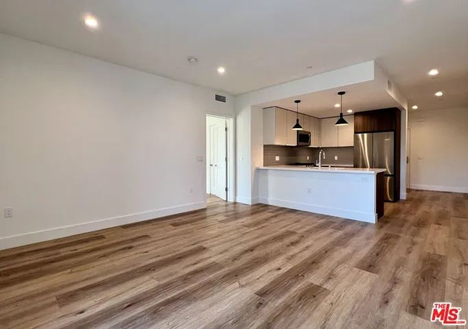 5801 Camerford Avenue 204, Los Angeles, California 90038