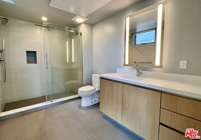 5801 Camerford Avenue 204, Los Angeles, California 90038