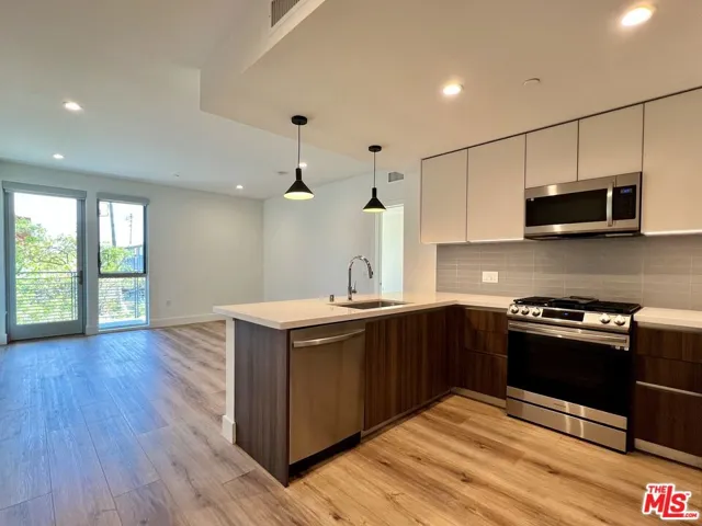 5801 Camerford Avenue 204, Los Angeles, California 90038