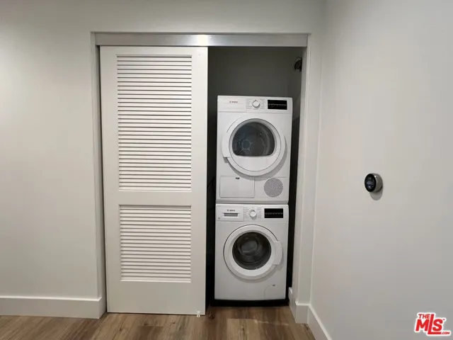 5801 Camerford Avenue 204, Los Angeles, California 90038