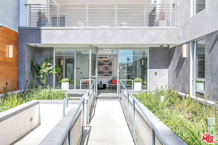 5801 Camerford Avenue 204, Los Angeles, California 90038