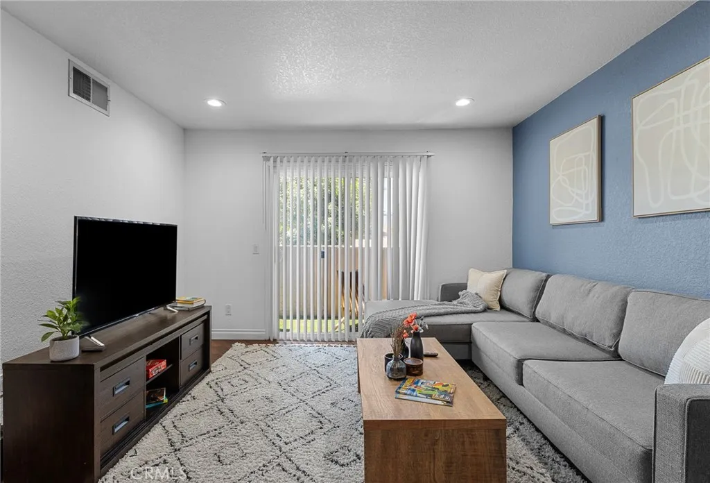 788 Gianni Dr. 206, Corona, California 92879, 2 Bedrooms Bedrooms, ,1 BathroomBathrooms,Residential Lease,For Rent,Gianni Dr.,DW25169798