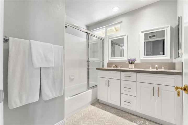 Hall bath up