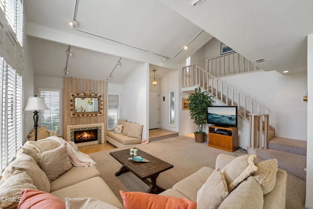 3310 Sunset Lane, Oxnard, California 93035 home-pic-6