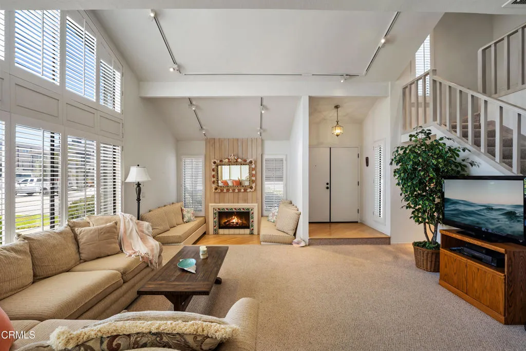 3310 Sunset Lane, Oxnard, California 93035 home-pic-4