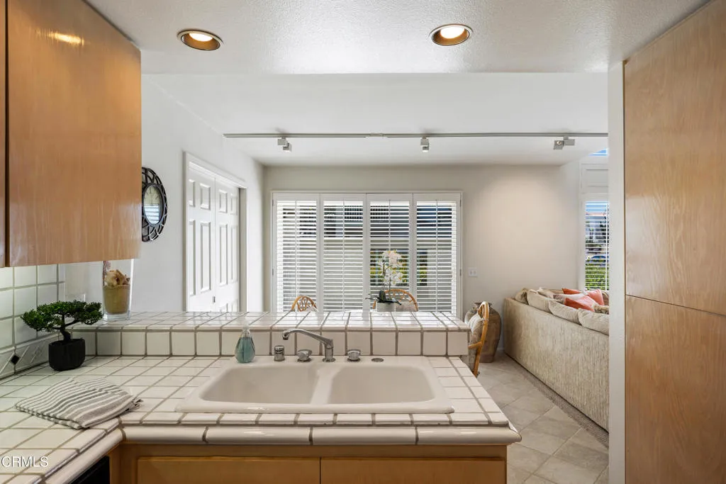 3310 Sunset Lane, Oxnard, California 93035 home-pic-8