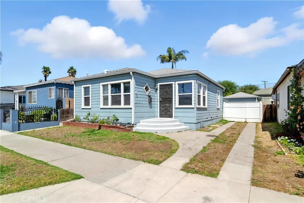 1048 Simmons, East Los Angeles, California 90022, 2 Bedrooms Bedrooms, ,1 BathroomBathrooms,Residential,For Sale,simmons,PW25169921