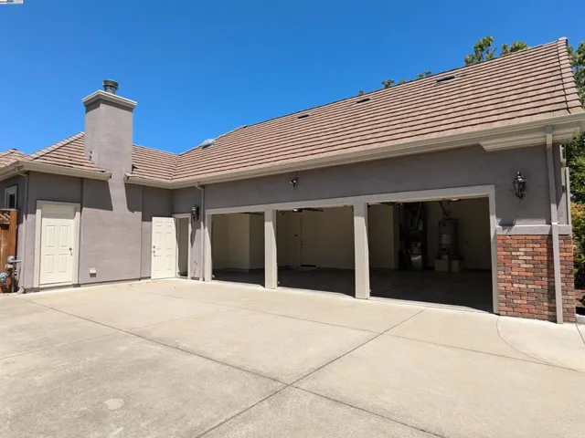 Garage - Exterior