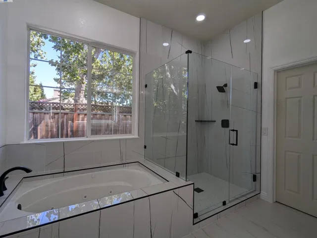 Master Bath - Jetted Tub