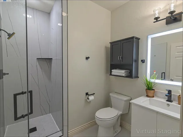 Hallway Bath #2 - Virtual Staging