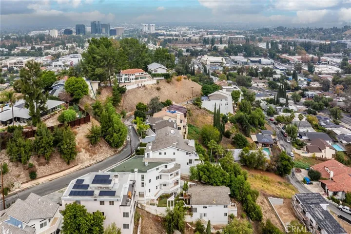 5220 Medina Road, Woodland Hills, California 91364