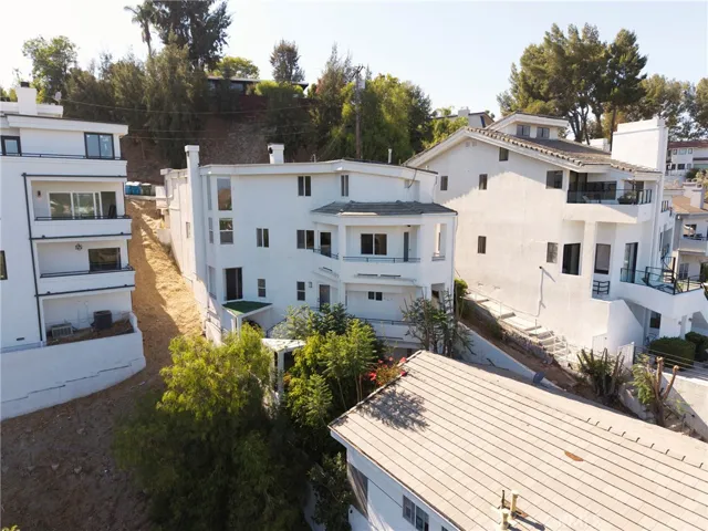 5220 Medina Road, Woodland Hills, California 91364