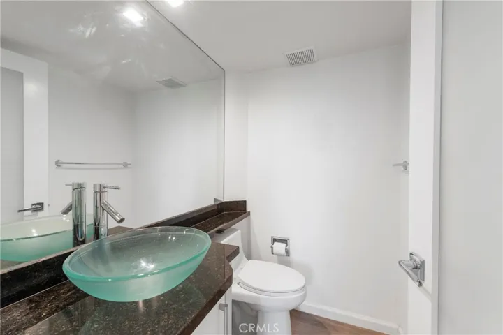 Powder bath
