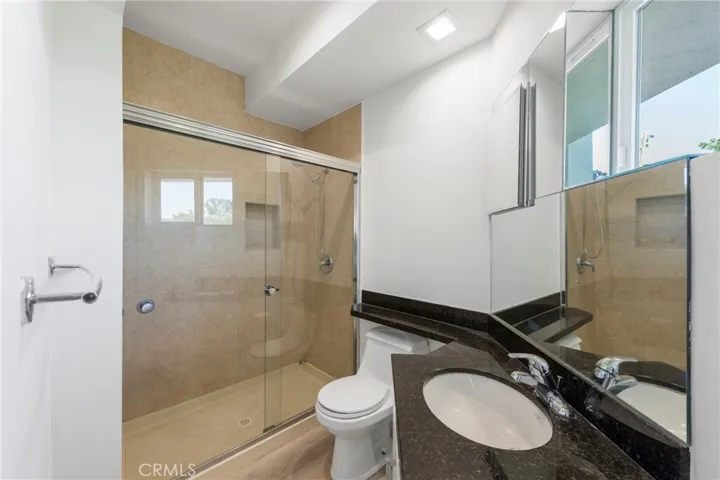 Guest bedroom en suite